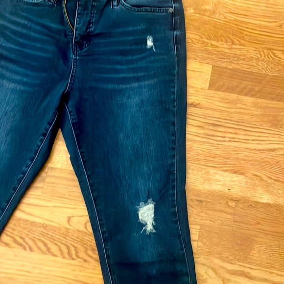 Curvy High Rise Ankle Jeans - Picture 7 of 8